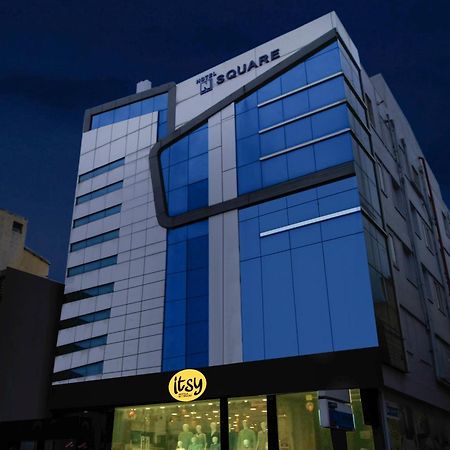 Itsy Hotels N Square Виджаявада Экстерьер фото
