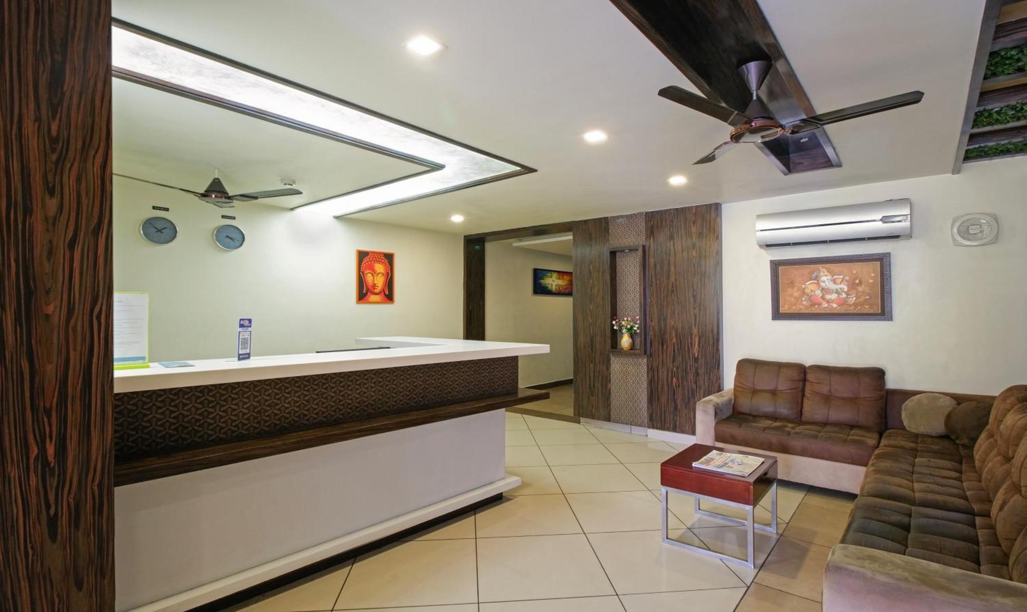 Itsy Hotels N Square Виджаявада Экстерьер фото